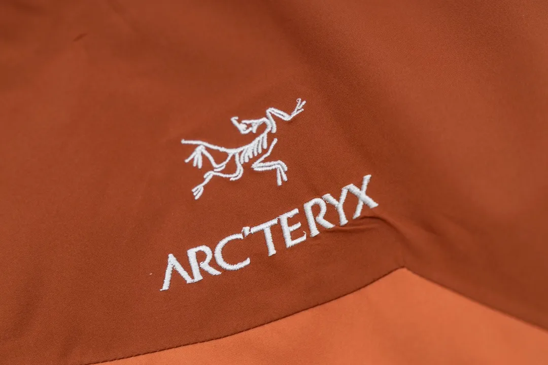 Arc'teryx Gore-tex ， ， ， 。 bluesign@ N 3LGORE-TEX ， Wear-Resistant， 、 Breathable， ， 20000 Breathable 10000 E 3D ， 3D ， ， ， Authentic YKK ， ， ， ， ， Factory ， ， ， 。 ， ， ，Lightweight ， Series ， Quality ！！
